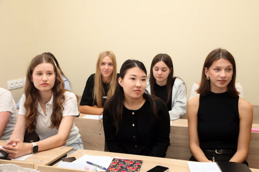 Студенты ВолгГМУ – призеры конкурса «Лучшее произношение на английском языке 2025»