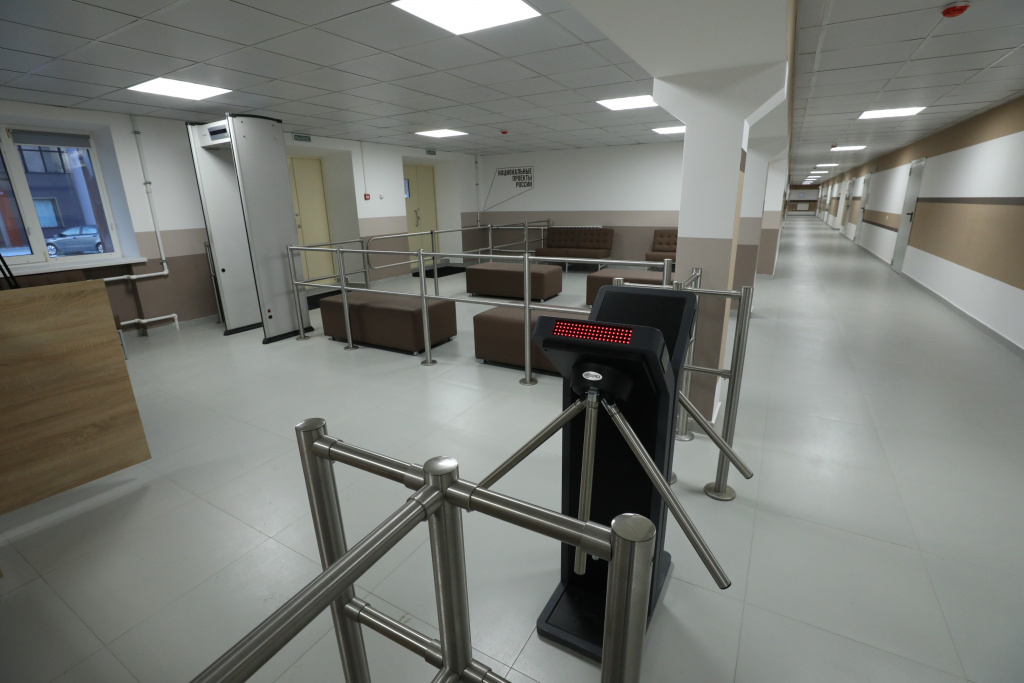 В ходе капитального ремонта приведен в порядок фасад, полностью обновлены жилые комнаты, санузлы, кухни, коридоры и лестничные пролеты