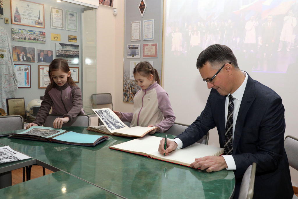 Внук профессора Владимир Карпенко младший