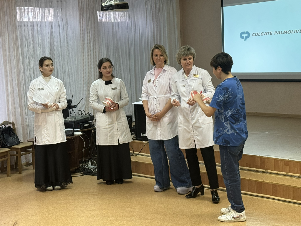 Стоматологический факультет провел акцию в Доме малютки 1.jpeg
