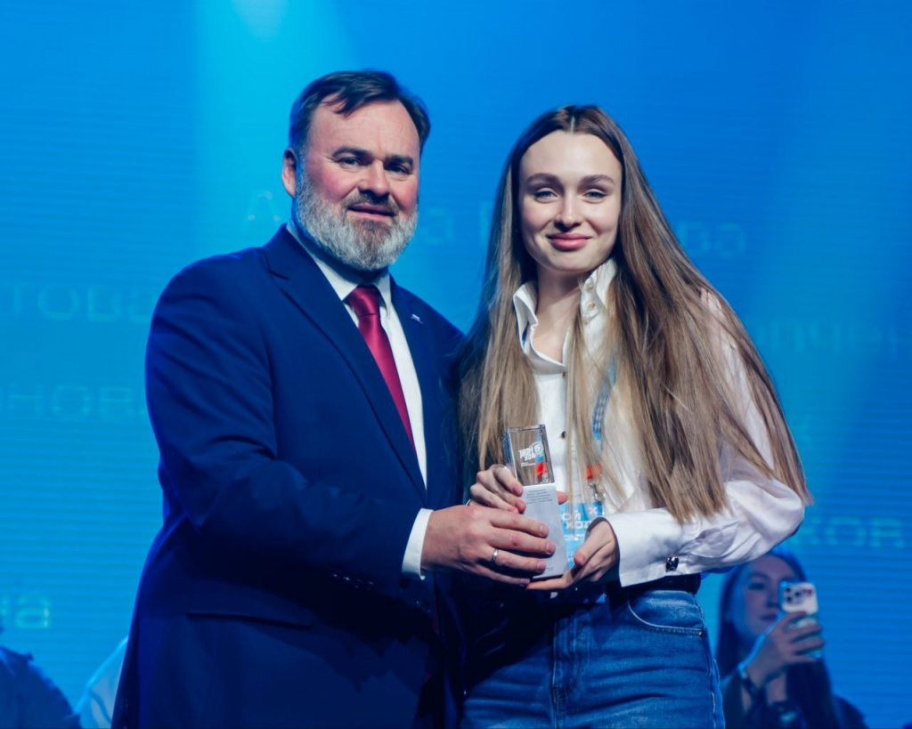 В финале первого модуля трека «Твой Ход, староста-2025» Арина вошла в топ-100 старост России, а победа в треке «Делаю» принесла ей грант в размере одного миллиона рублей