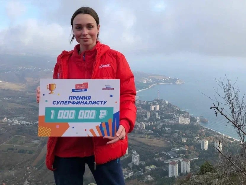 Первый серьезный выход за пределы привычного произошел еще в школе, когда она приняла участие во всероссийском конкурсе «Большая перемена»