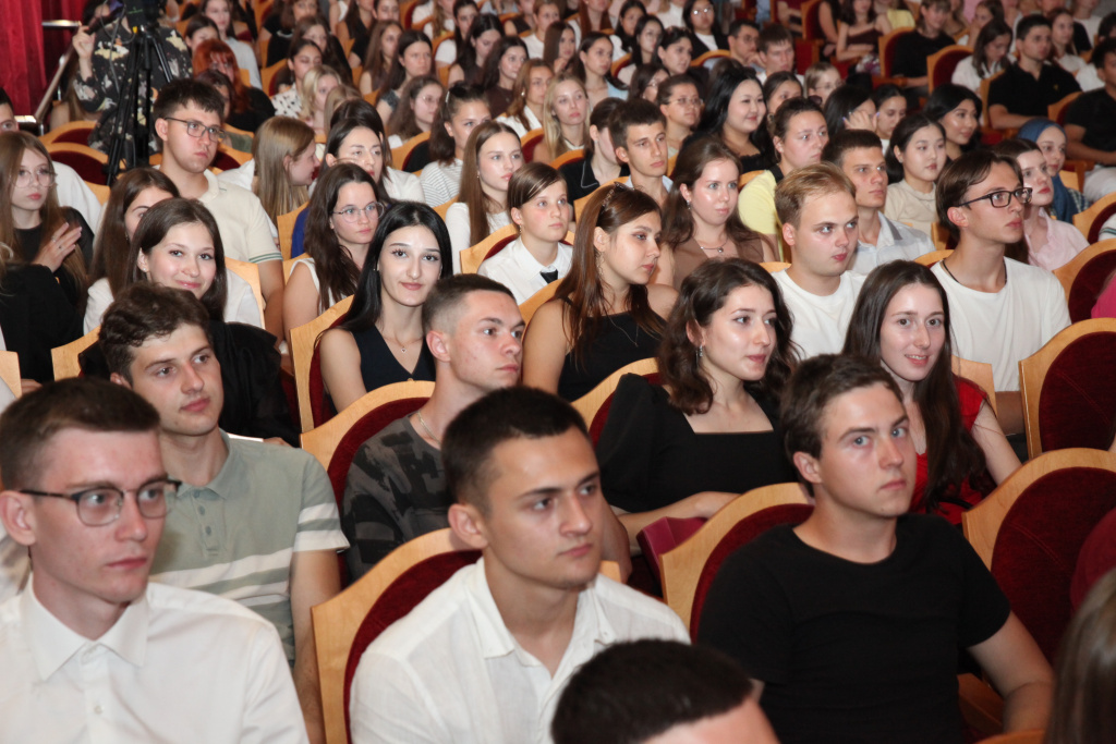 Праздничным концертом завершился День знаний в ВолгГМУ 