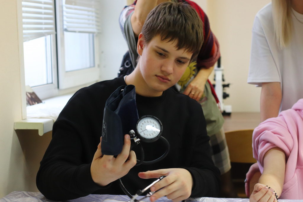 В ВолгГМУ завершился цикл профориентационных интенсивов для школьников