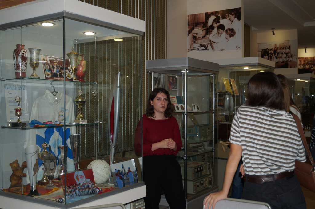 Равным на равных: экскурсии по музею ВолгГМУ теперь проводят студенты