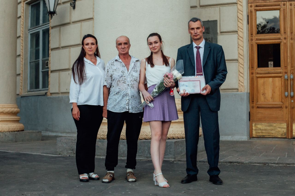 Олимпиады, волонтерство, углубленное изучение английского языка, поездки в «Артек», обучение в медико-биологическом классе Предуниверсария ВолгГМУ стали частью её школьной жизни