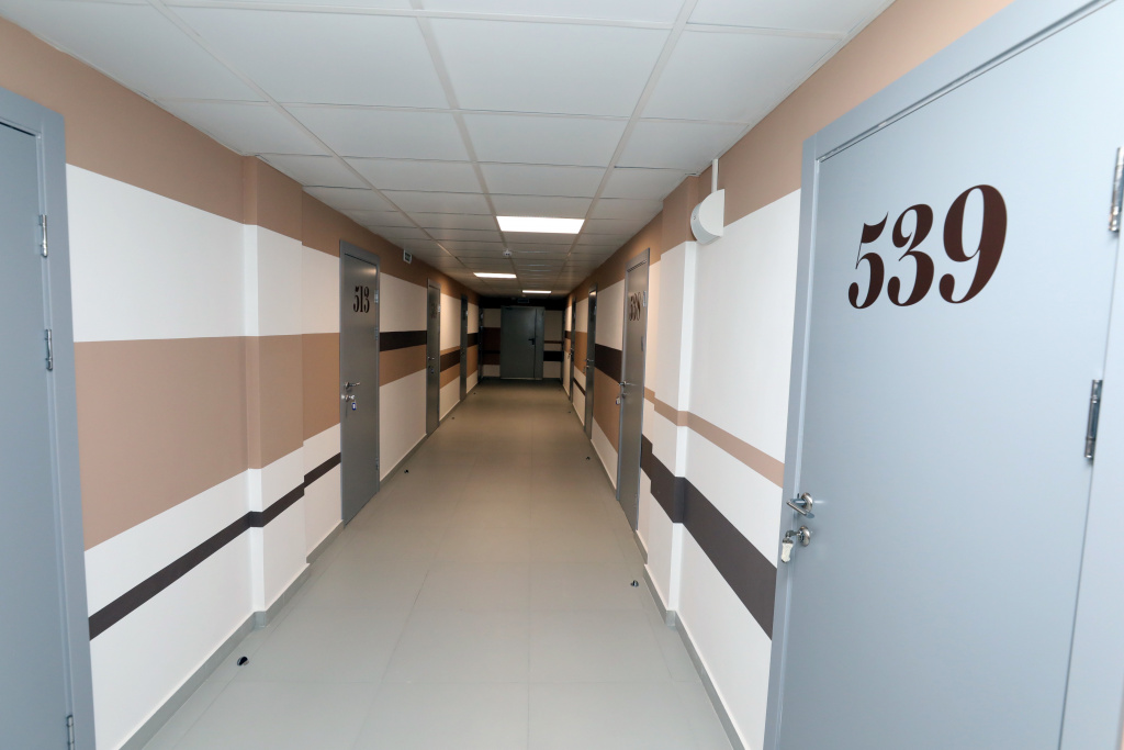 Напомним, обновленное общежитие №3 площадью около 6 тысяч квадратных метров вновь открыло свои двери для 348 студентов после капитального ремонта