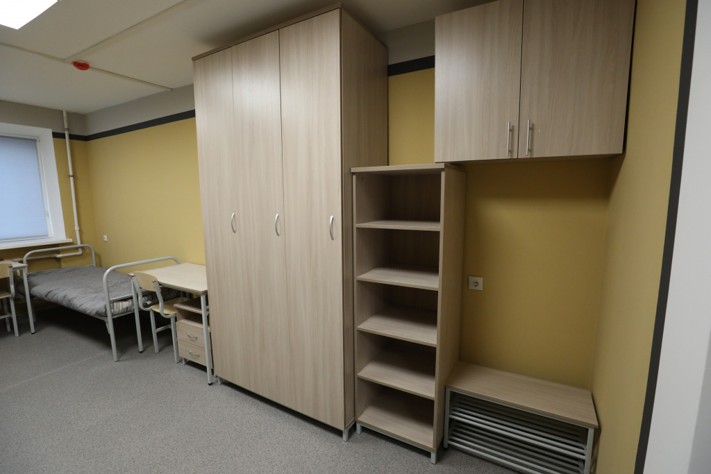 Напомним, обновленное общежитие №3 площадью около 6 тысяч квадратных метров вновь открыло свои двери для 348 студентов после капитального ремонта