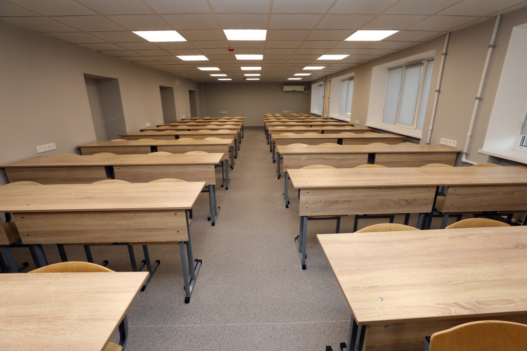 В ходе капитального ремонта приведен в порядок фасад, полностью обновлены жилые комнаты, санузлы, кухни, коридоры и лестничные пролеты