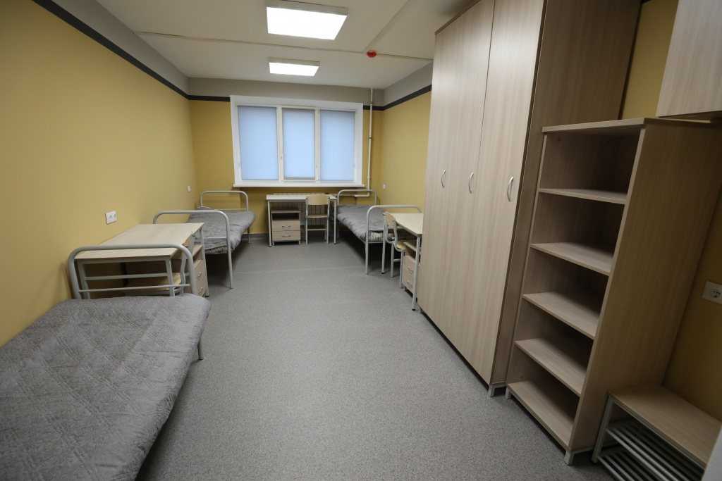 В ходе капитального ремонта приведен в порядок фасад, полностью обновлены жилые комнаты, санузлы, кухни, коридоры и лестничные пролеты