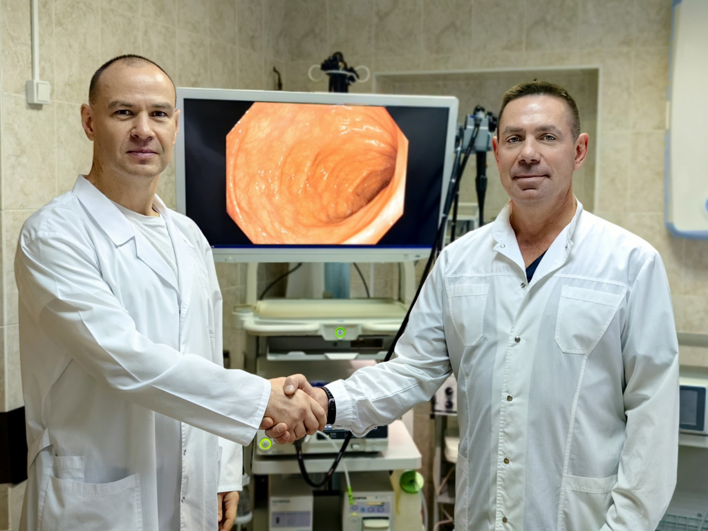 Профессора ВолгГМУ Станислав Панин и Виктор Мандриков после успешно проведенной операции