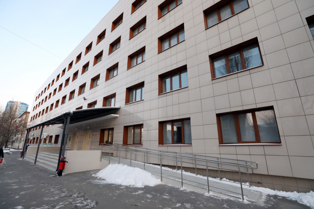 Напомним, обновленное общежитие №3 площадью около 6 тысяч квадратных метров вновь открыло свои двери для 348 студентов после капитального ремонта