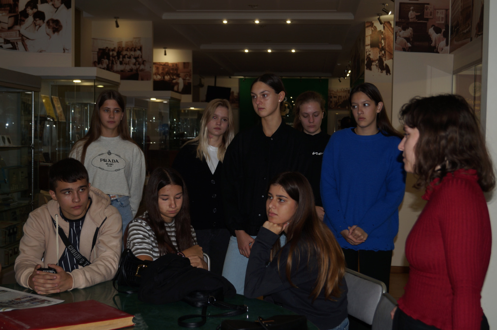 Равным на равных: экскурсии по музею ВолгГМУ теперь проводят студенты