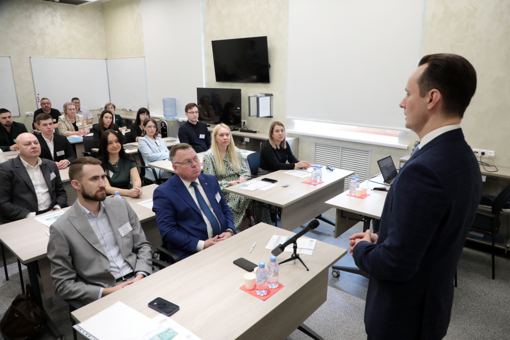 Владимир Шкарин открыл Школу главного врача в Волгограде