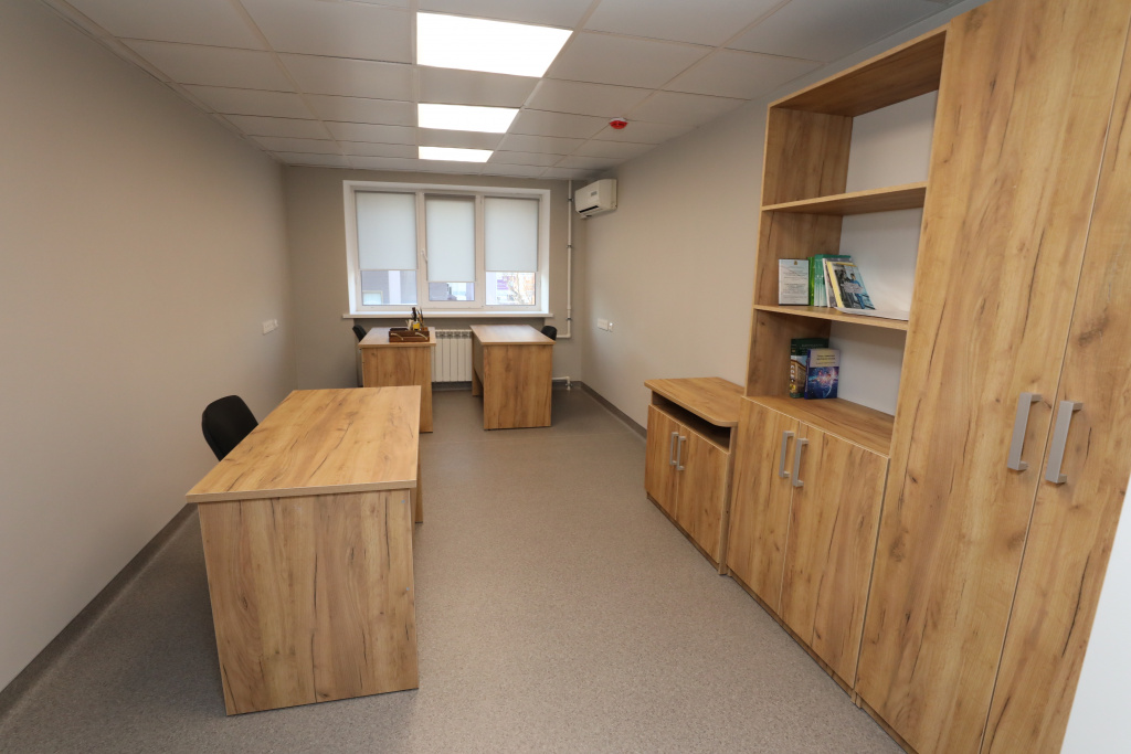 В ходе капитального ремонта приведен в порядок фасад, полностью обновлены жилые комнаты, санузлы, кухни, коридоры и лестничные пролеты