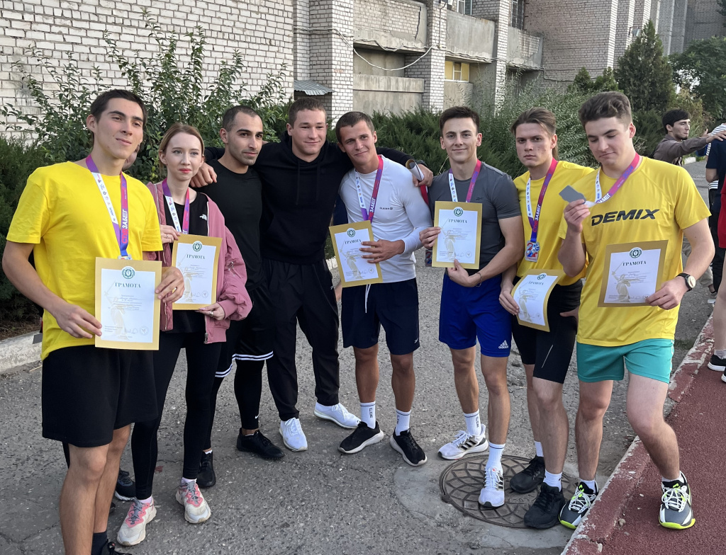 В ВолгГМУ прошла легкоатлетическая эстафета между факультетами вуза